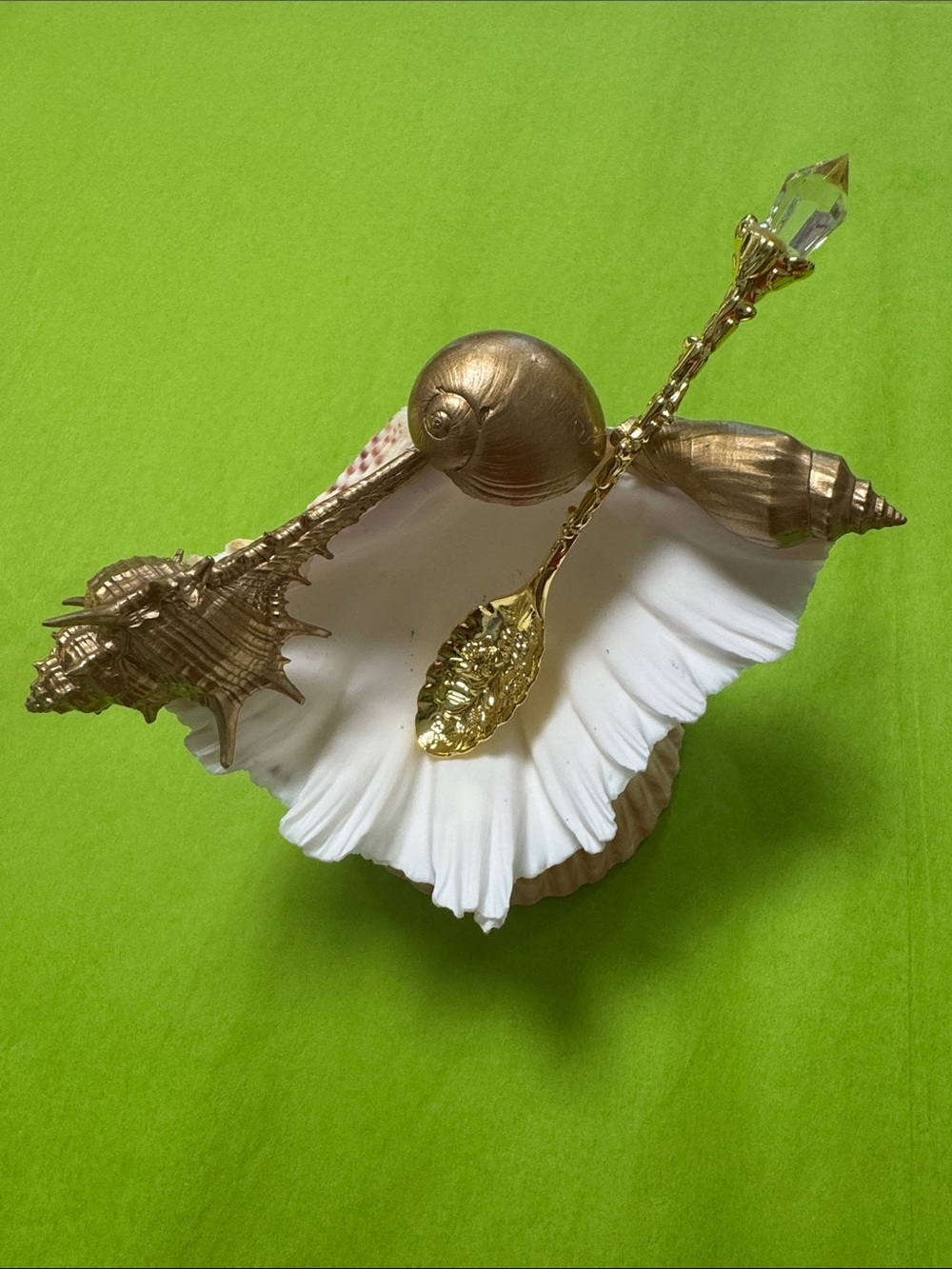 Decorative White Bear Paw Shell Serving Bowl with Gold Accent Spoon